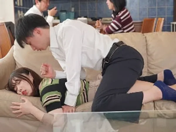 Cô hàng xóm bị chú hàng xóm địt cửa sổ